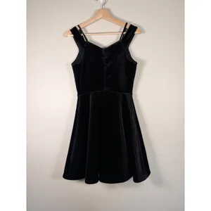 Francesca's Black Velvet Floral Embroidered‎ Cold Shoulder Mini Dress Small thumbnail 5