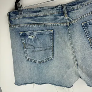 American Eagle Distressed Shorts Sz 18 Light Medium Wash Denim Raw Hem thumbnail 9