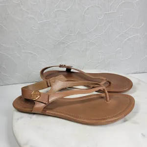 Tory Burch Minnie Leather Thong Sandals 9.5 Tan Gold Logo Medallion Flats Summer thumbnail 4