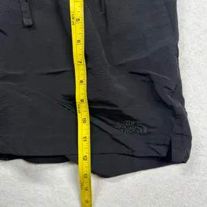 The North Face Women’s Black Running Shorts Size M Elastic Waist Athletic thumbnail 5