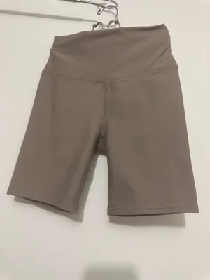 Title: Abercrombie YPB Taupe High Rise 7" Biker Shorts - Size S thumbnail 3
