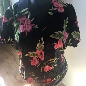 Two Palms Hawaiian floral L button down shirt sleeve shirt thumbnail 1