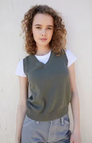 Sweater thumbnail 1