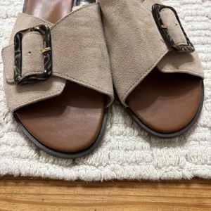 Naturalizer Forrest Slide Sandal Womens 10 Porcelain Beige Suede Tortoise Buckle thumbnail 2
