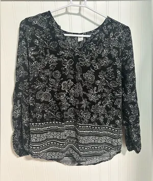 FREE WITH PURCHASE Old Navy - Womens Long Sleeve Top thumbnail 1