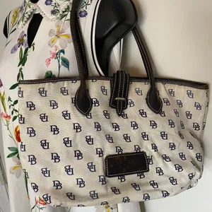 DOONEY & BOURKE White Medium Shoulder Bag thumbnail 6