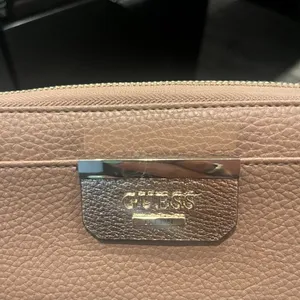 GUESS Cream/ Tan Handheld Clutch‎ Wristlet Wallet thumbnail 4