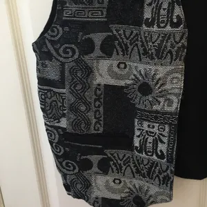 FINAL MARKDOWN Unique ladies vest large Black thumbnail 2