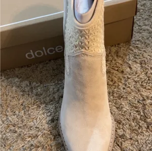 Women’s cream ankle boots thumbnail 8