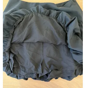 Lulu's Bubble Hem Mini Skort Cutely Defined Size M Black thumbnail 4