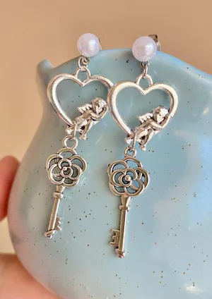 Kawaii y2k romance fairy style angel/cherub dangle earrings🌙👼✨ thumbnail 2