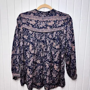 LUCKY BRAND Top Blue Pink Floral Pin-tucked Front Boho 3/4 sleeve shirt size‎ M thumbnail 4