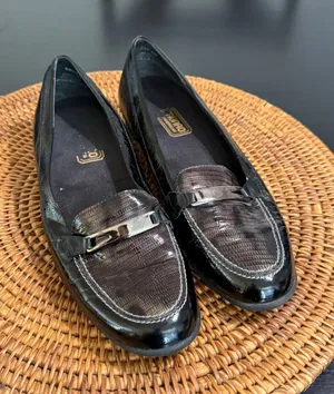 Munro American Black Patent Lizard Embossed Loafers Silver Hardware 8.5M thumbnail 1