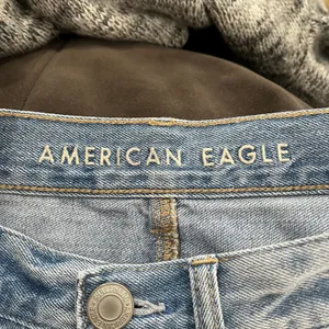 American Eagle High‎ Rise Distressed Mom Cuffed Denim Shorts Women’s Sz 4 thumbnail 5