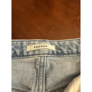 Pacsun Butterfly Patch Women’s '90s Boyfriend Jeans, Size 26, Short Length. thumbnail 5