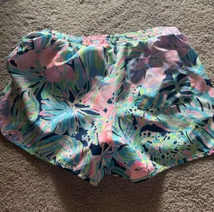 Lilly Pulitzer Shorts thumbnail 4