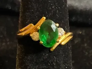 Elegant Gold tone Ring with Green Gemstone size 6 thumbnail 1