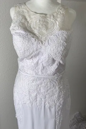 Women’s White Wedding Dress Size 10 NWOT thumbnail 1