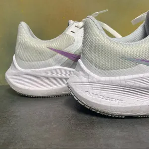 Nike Air Zoom Winflo 8 Women's Grey / White / Violet Sneakers Size 9 thumbnail 9