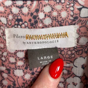 Anthropologie Pilcro L Button Down Pintuck Ditsy Floral Relaxed Top Mauve Pink thumbnail 7