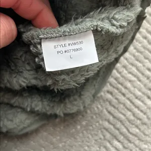 Vuori Women's Cozy Sherpa Jacket Green Fleece Jacket Olive Green Size Large thumbnail 9