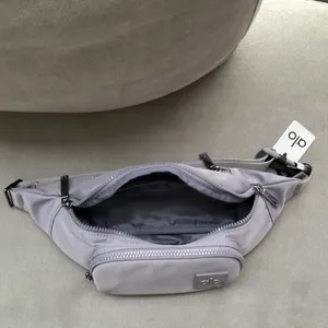 Alo Yoga Explorer Fanny Pack Fog thumbnail 5