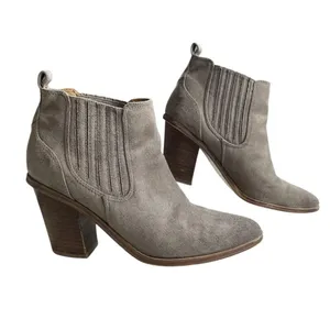 Nine West Boots Womens Size 8.5 Gray Faux Suede Ankle Heel Booties Western Rodeo thumbnail 12