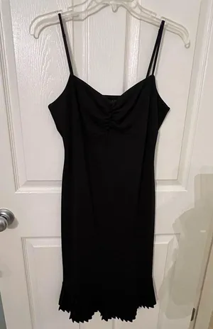 Black dress with ruffles at the bottom. thumbnail 6