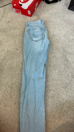 American Eagle Standard Fit Mom Jeans thumbnail 3