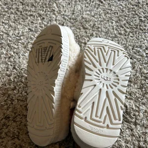 L.A.M.B. Kids Plush Slide Sandals in Cream thumbnail 6