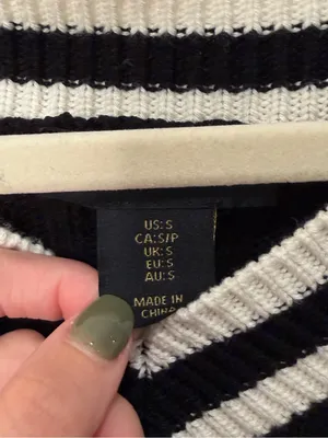 House of Harlow 1960 Black White Cable Knit V-Neck Sweater Size Small thumbnail 2