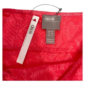 New ASOS Design Women's 6 Small Pink Asymmetrical Hem Midi A Line Skirt Snake‎ thumbnail 6