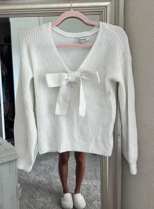 Francesca's Sweater thumbnail 1