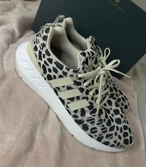 Adidas Swift Run 22 Dalmatian W Shoes Women’s Size 9 thumbnail 1