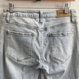 RSQ Womens‎ Light Wash Low Rise Flare Jeans Size 27 thumbnail 4