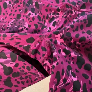 Lululemon Leggings Womens 0 Pink Black Animal Print High Rise 23 Inseam thumbnail 2