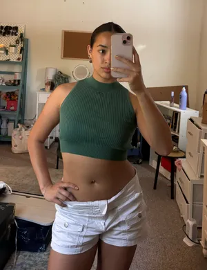 Uniqlo Cropped Tank Top thumbnail 1