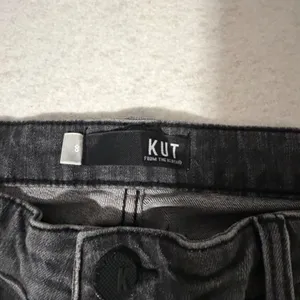 KUT from the Kloth Catherine Boyfriend Grey Wash Straight Leg Jeans Size 8 thumbnail 2