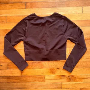 Aerie OFFLINE Sidewalk Seamless Long Sleeve Cropped T Shirt Brown Medium thumbnail 4