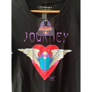 Journey Women’s Large NWT Graphic Band T-Shirt Black Striped Sleeve Rock Tee thumbnail 4
