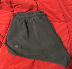 Lululemon Hotty Hot 2.5" Black Shorts thumbnail 3