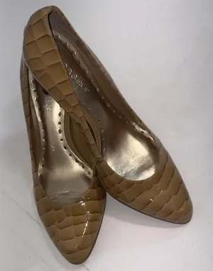 BCBG Girls‎ Tan Old Money Timeless Classic Leather Snake Skin Pumps Heels Size 7 thumbnail 1