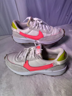 Nike Women's White & Coral Pink Swoosh Retro Runner thumbnail 3