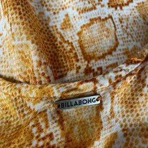 Billabong x Sincerely Jules Orange Snakeskin Cowl Neck Open Back Mini‎ Dress M thumbnail 6