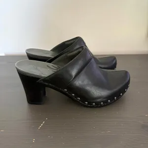 Dansko Clogs Mules 38 Black Leather Studded Chunky Heel Retro Comfort Boho thumbnail 3
