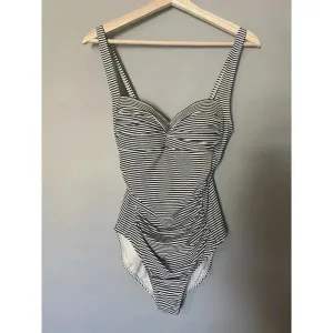 NIPTUCK SWIM Joanne One-Piece Swimsuit Size 6 Sorrento Black &‎ White Stripe thumbnail 2