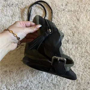 Free People‎ Serena Suede Slouchy Backpack One Size Forest Green thumbnail 4