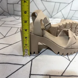 Madden Girl Platform Sandals Size 9 Tan Woven Lug Sole Block Heel Buckle‎ Strap thumbnail 10