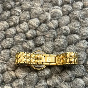 Oscar De La Renta Vintage Ladies Quartz Watch Gold Tone 237-5Y30 thumbnail 5