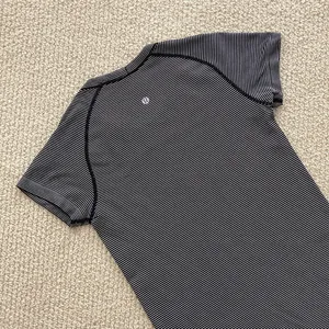 LULULEMON Swiftly Tech Short Sleeve Crew T-Shirt 6 Hyper Stripe Black Like New thumbnail 10